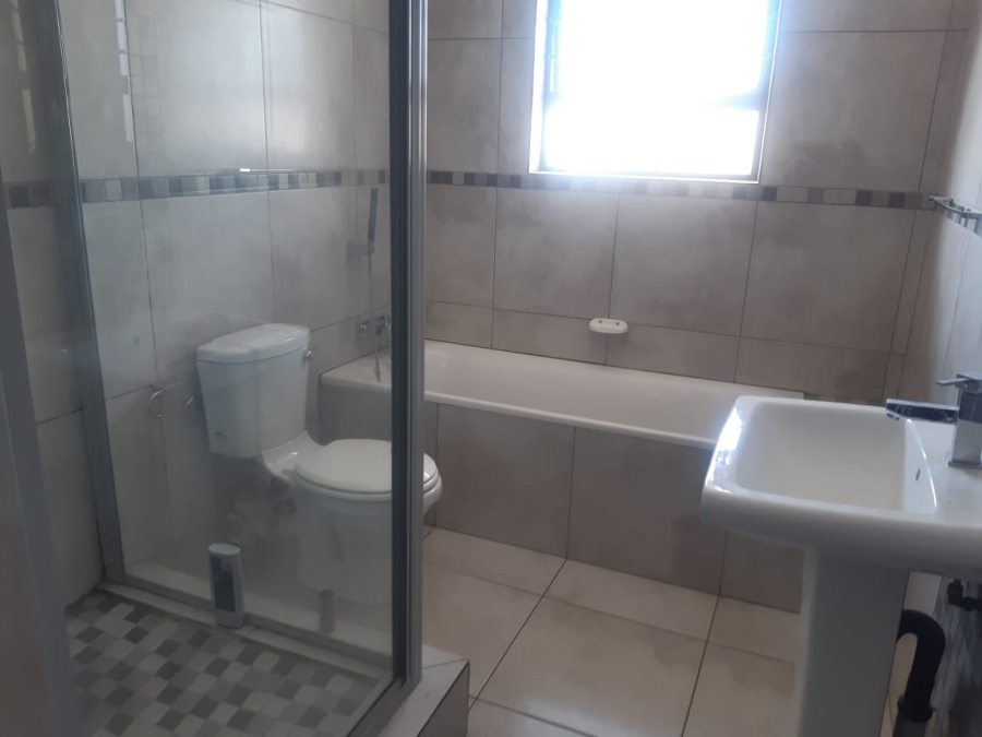 To Let 3 Bedroom Property for Rent in Hillside Free State